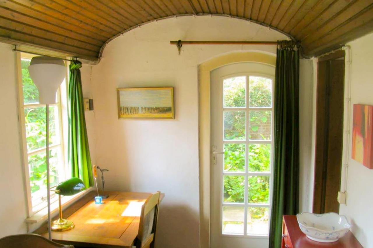 Rustic Retreat: Fireplace, Bbq, + Forest Access Burgh-Haamstede Exteriör bild